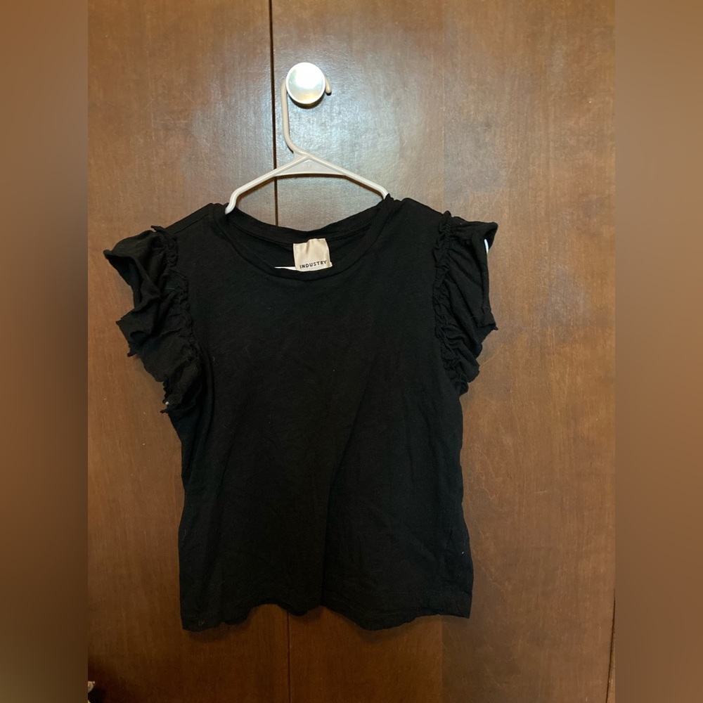⭐️Ruffle sleeves INDUSTRY top